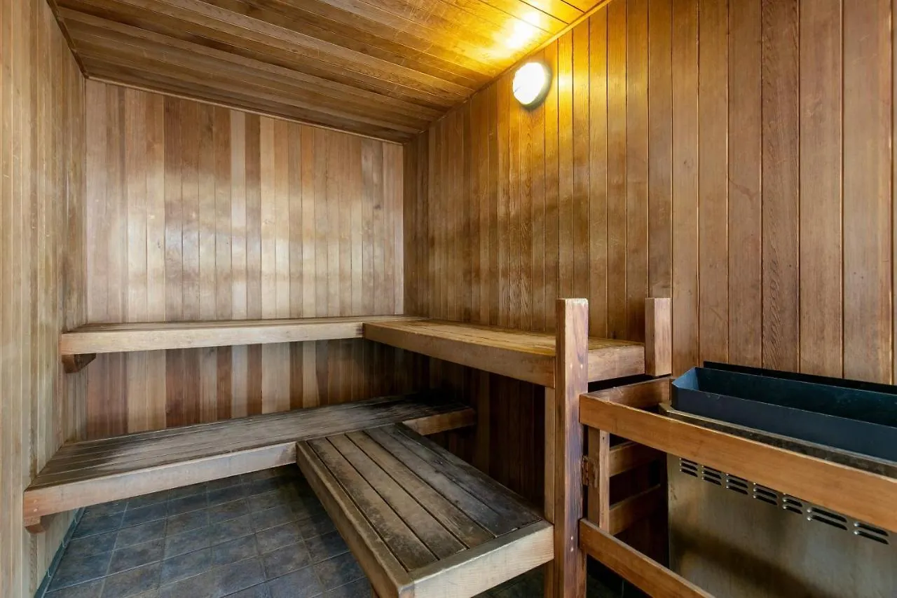 Alpenglow Lodge By Mva Whistler 0*,