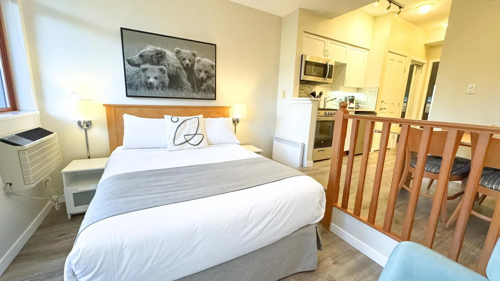 Alpenglow Lodge By Mva Whistler 0*,